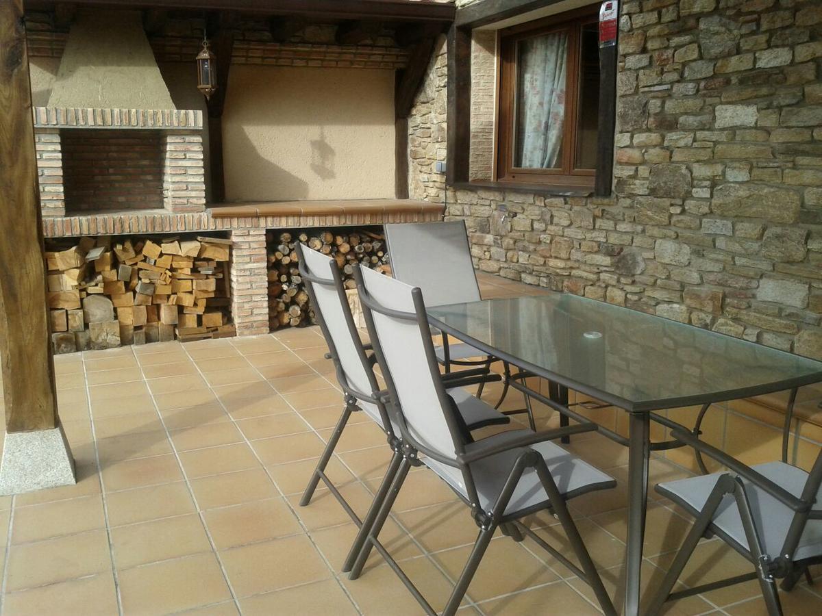 El Corral De Concejo Guest House Horcajuelo de la Sierra Екстериор снимка
